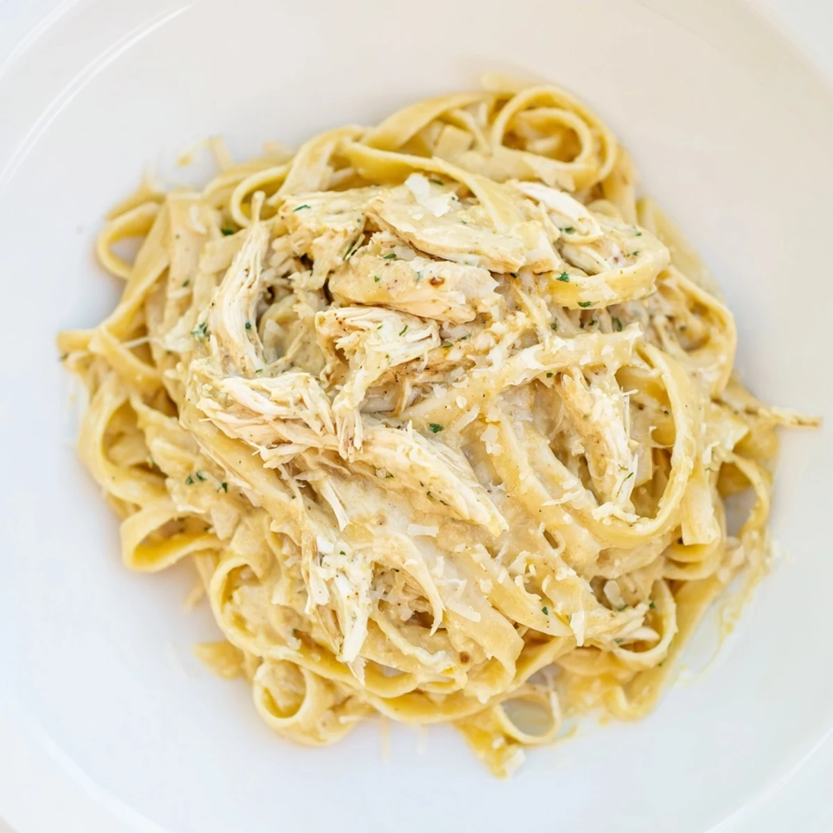 Rich, flavorful Creamy Chicken Alfredo, a comforting Italian-American family favorite ready to serve.
